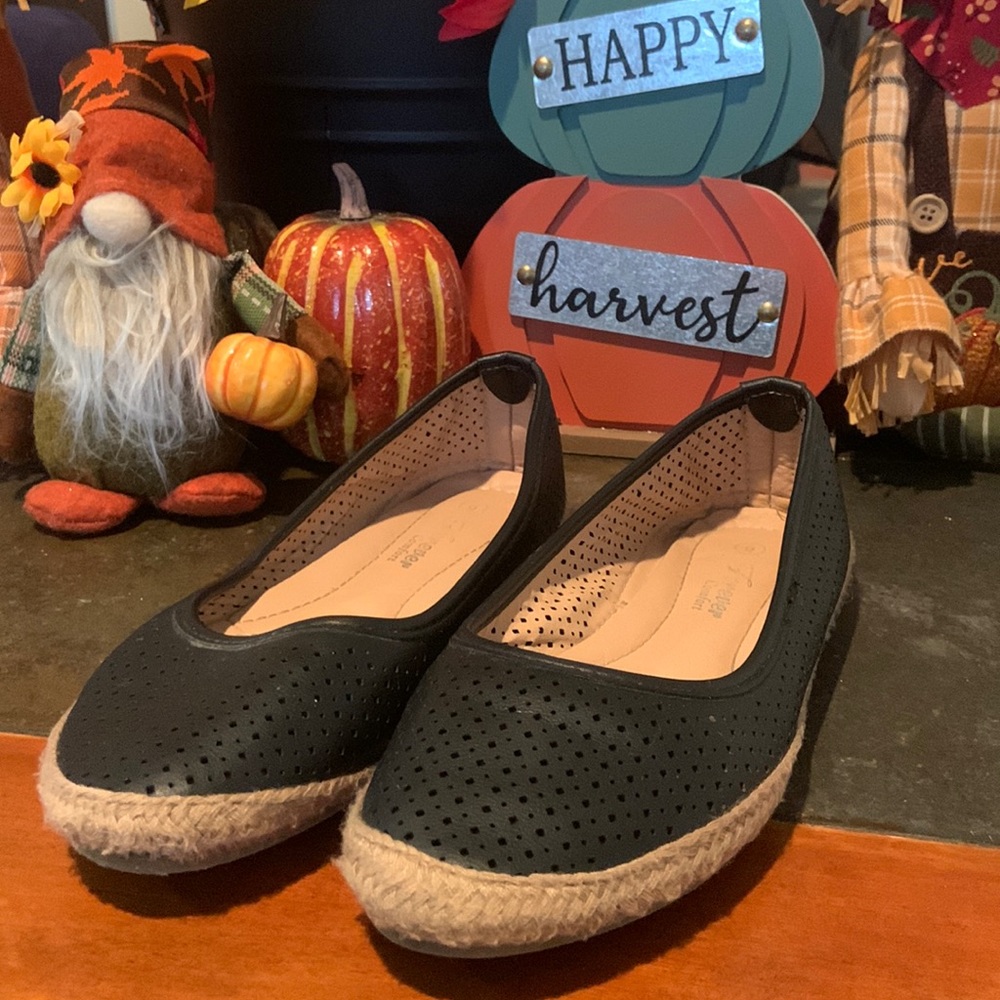 Girls closed toe slippers